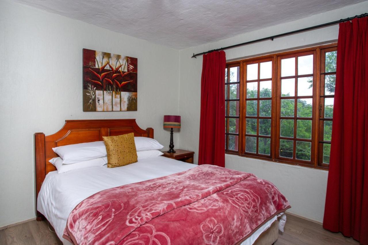 Whispering Pines Country Estate Villa Magaliesburg Bagian luar foto