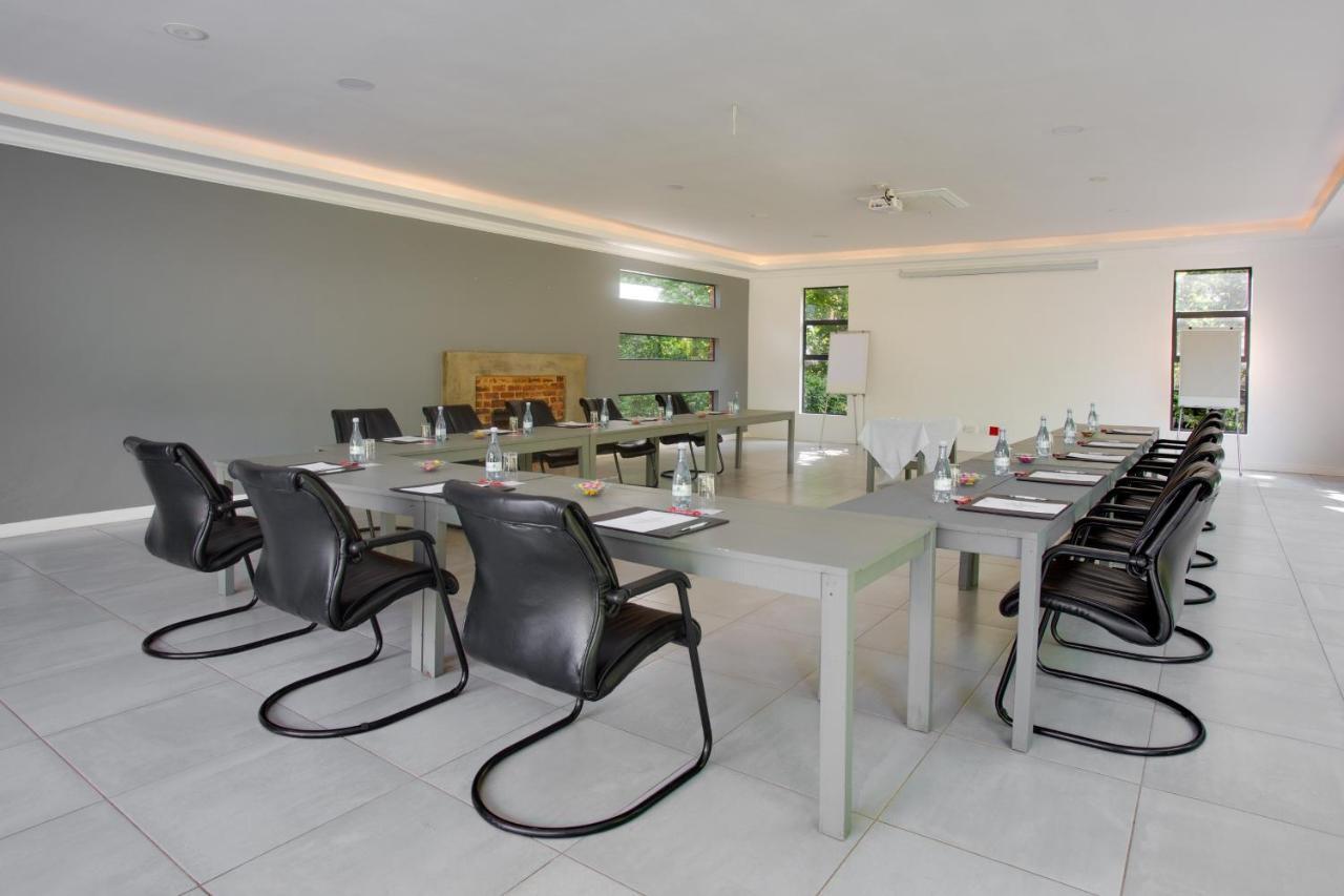 Whispering Pines Country Estate Villa Magaliesburg Bagian luar foto