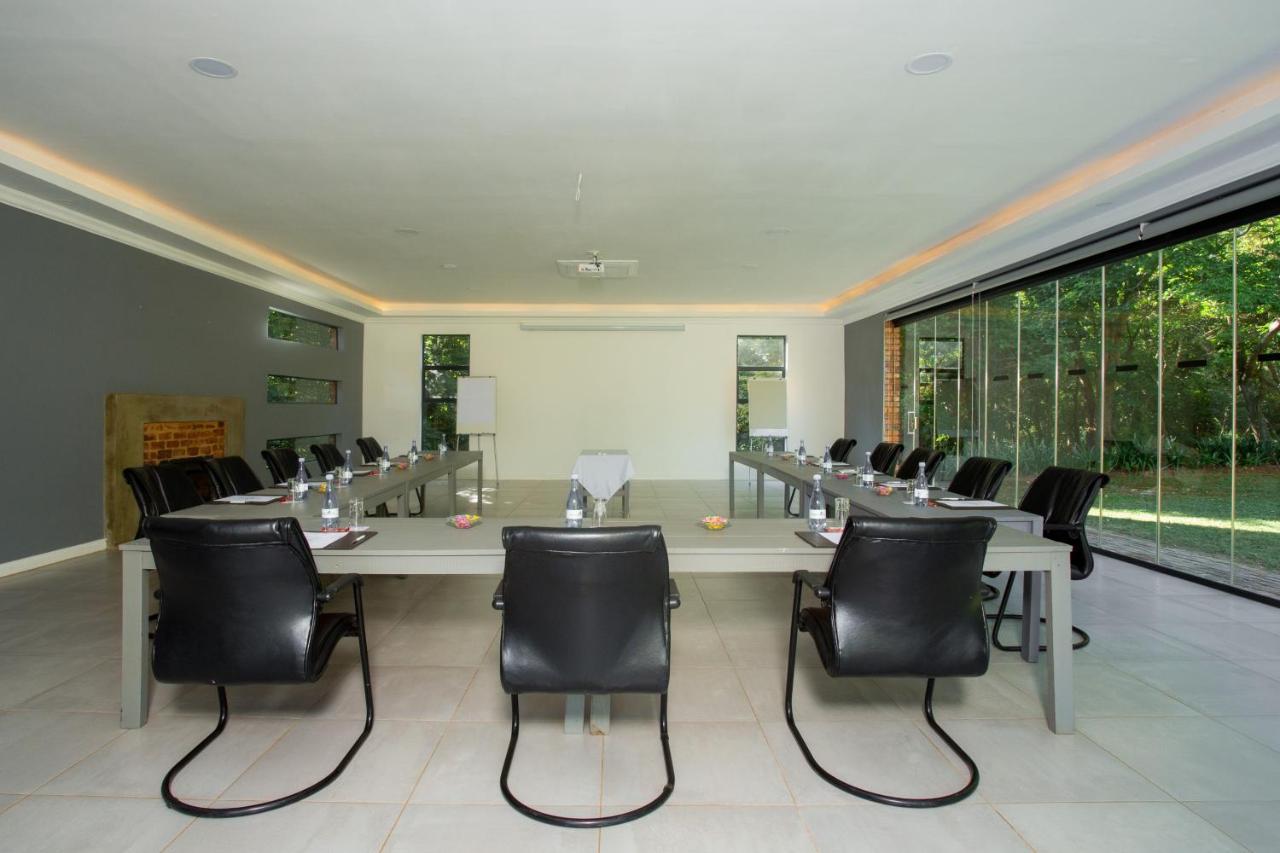 Whispering Pines Country Estate Villa Magaliesburg Bagian luar foto