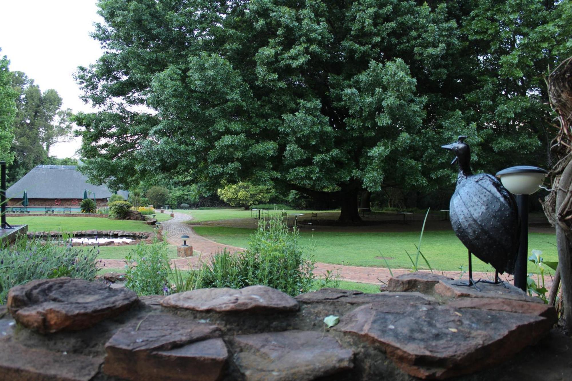 Whispering Pines Country Estate Villa Magaliesburg Bagian luar foto